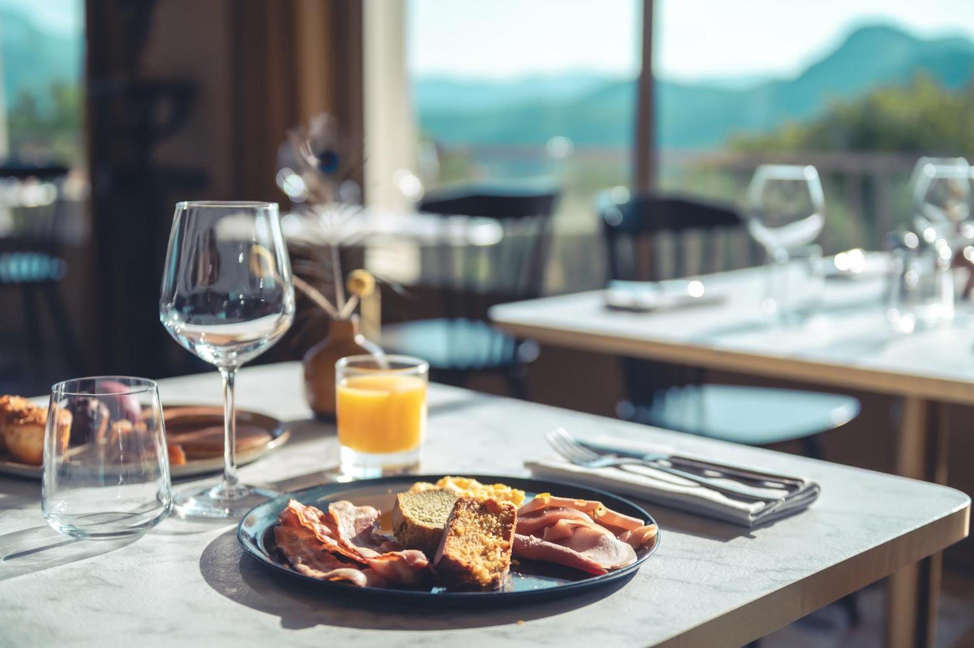 Logis Hotel Restaurant Le Plantevin Propiac Luaran gambar