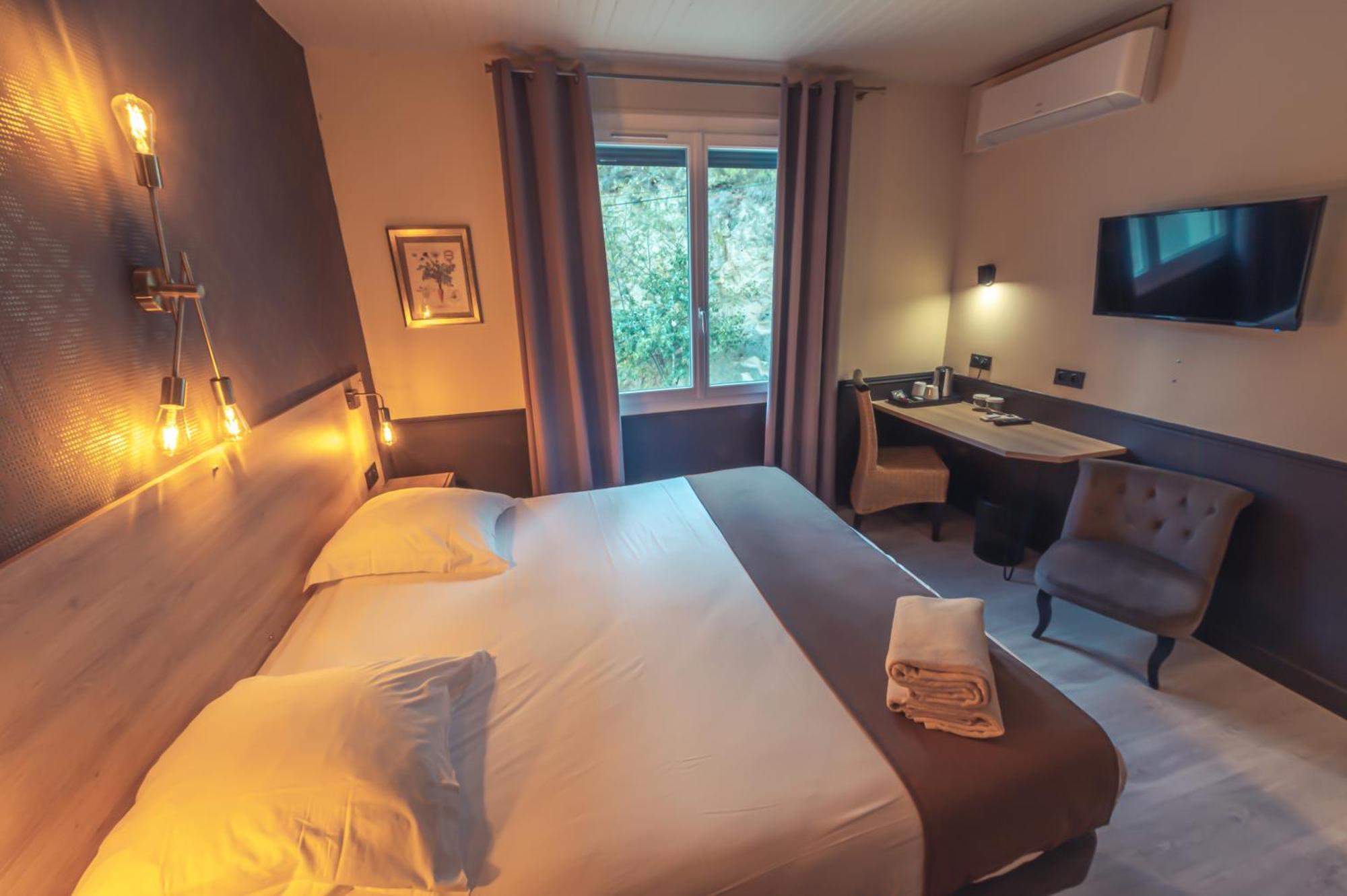 Logis Hotel Restaurant Le Plantevin Propiac Luaran gambar