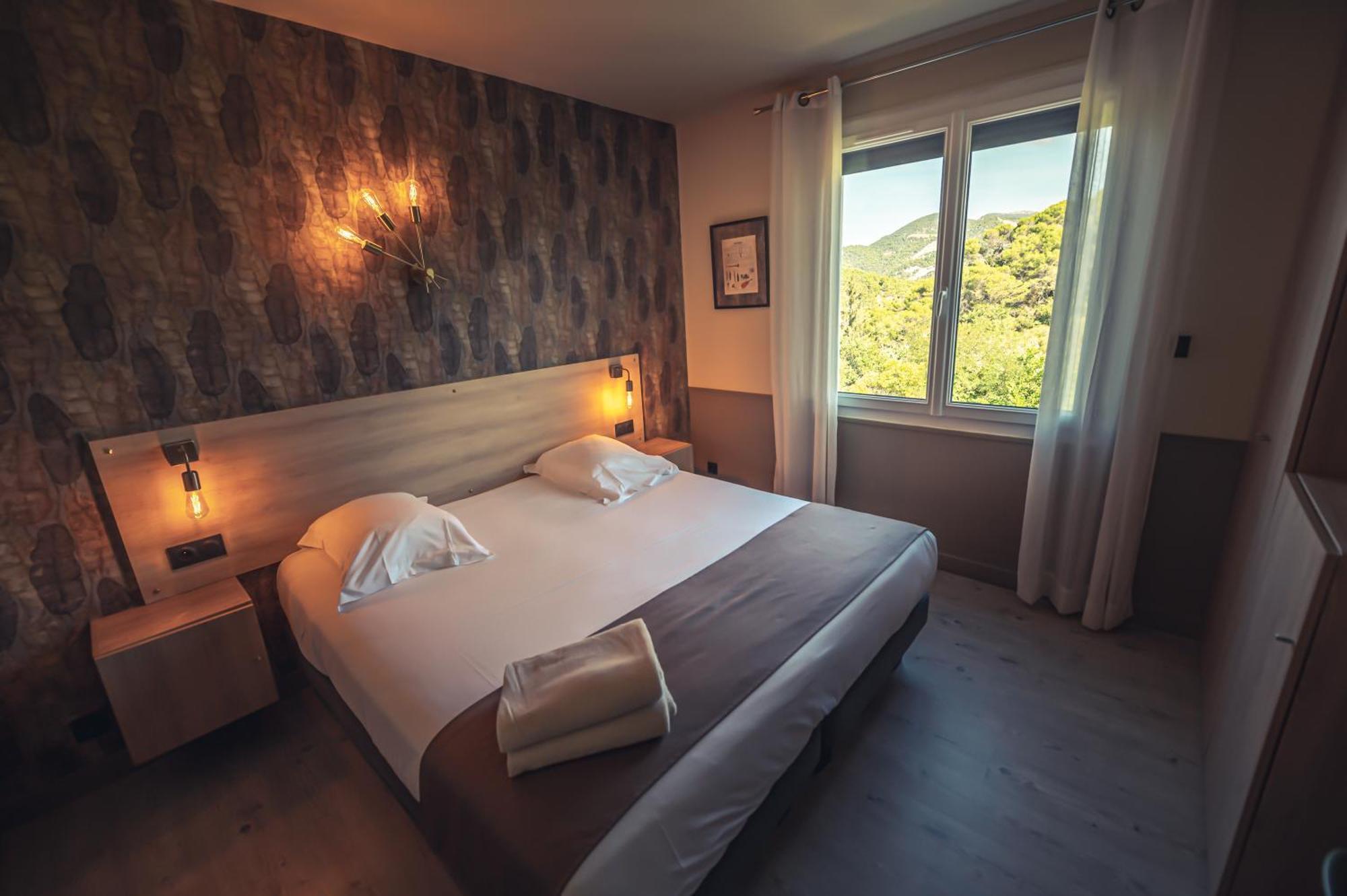 Logis Hotel Restaurant Le Plantevin Propiac Luaran gambar