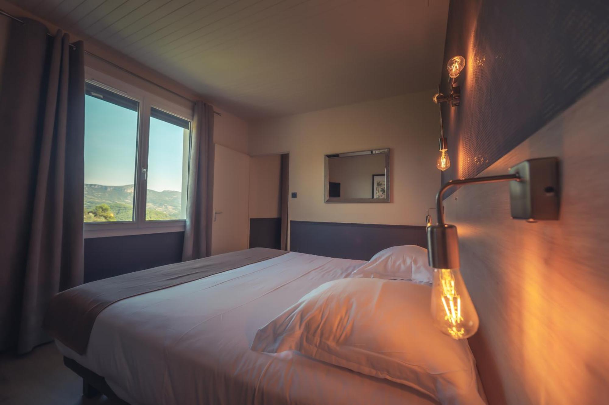 Logis Hotel Restaurant Le Plantevin Propiac Luaran gambar