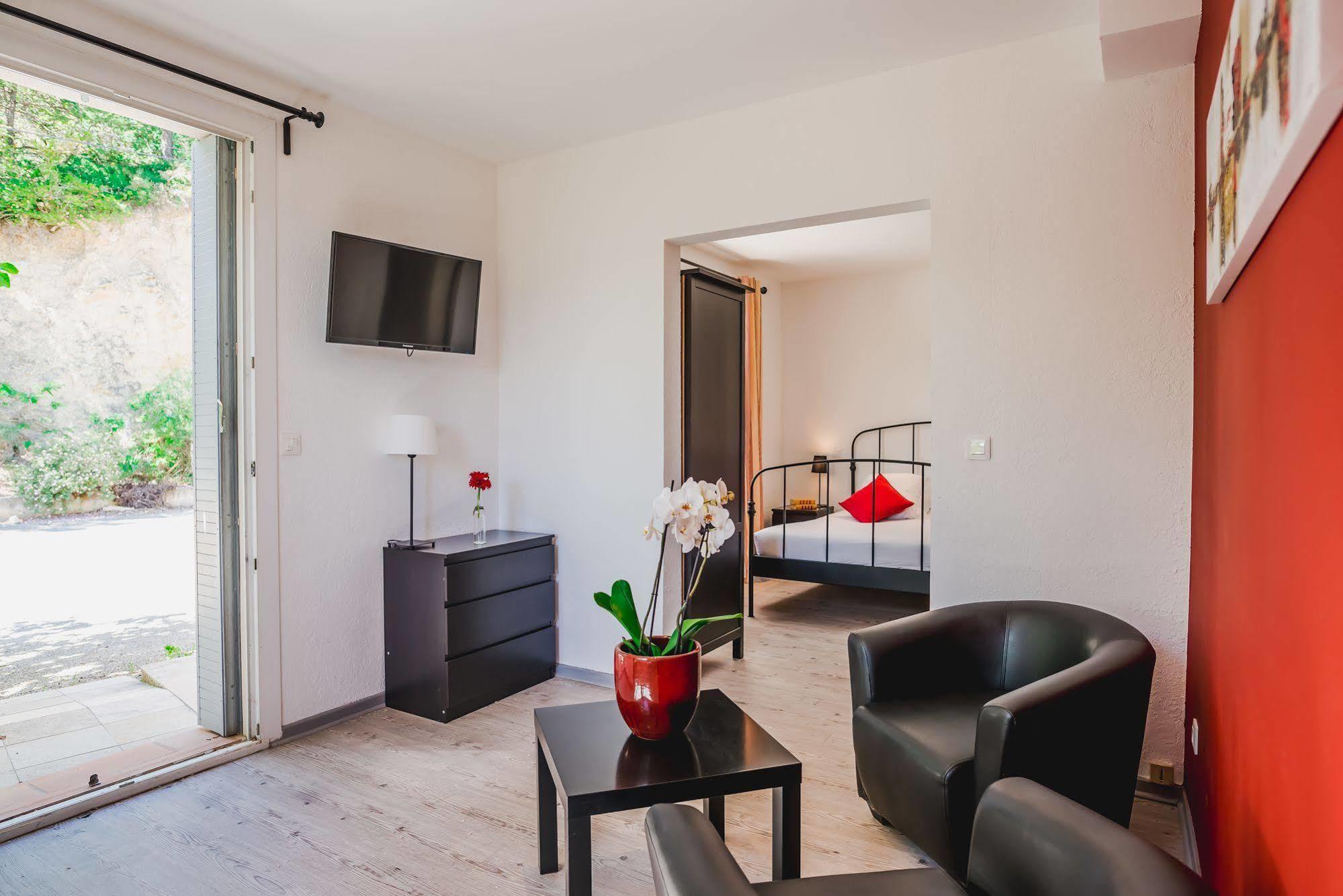 Logis Hotel Restaurant Le Plantevin Propiac Luaran gambar