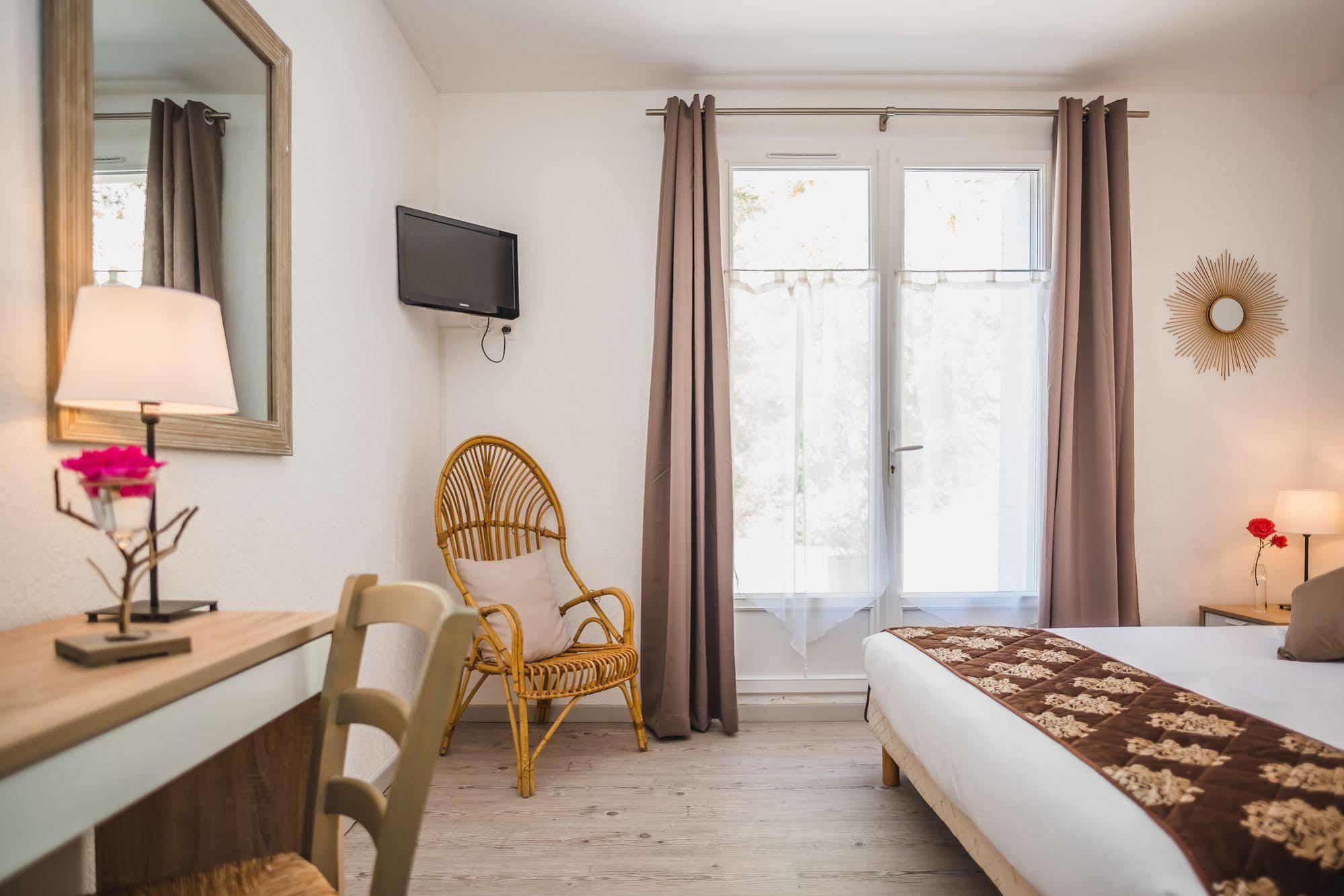 Logis Hotel Restaurant Le Plantevin Propiac Luaran gambar